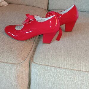 Pin Up Couture Shiny Red Patent Low Heels, 6.5, NWB